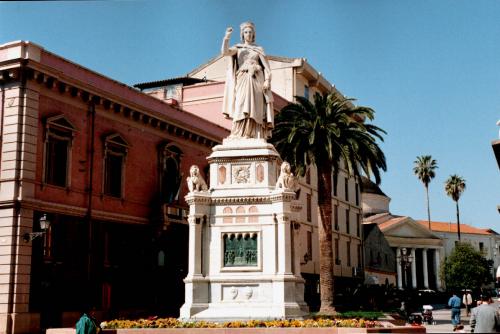 La statua di Eleonora d'Arborea